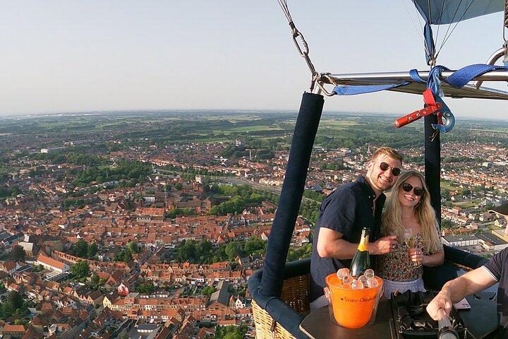 Hot Air Ballooning over centrum af Brugge