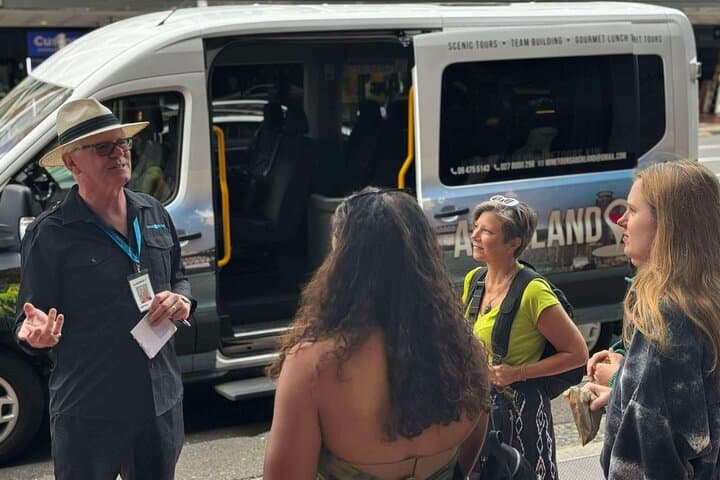 Auckland West Vineyard Tour with lunch and tastings incl