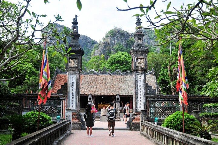 Hanoi: Discover Hoa Lu, Tam Coc/Trang An & Mua Cave from Hanoi