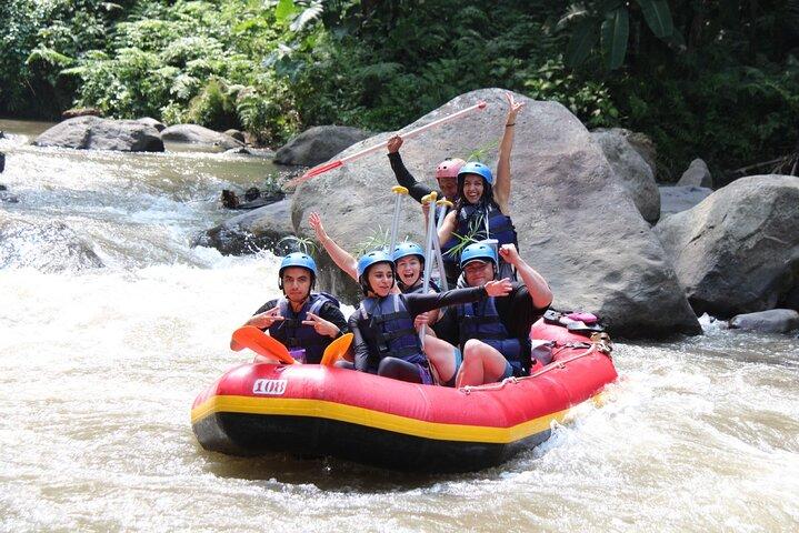 Paseo en quad por Bali y rafting en aguas bravas