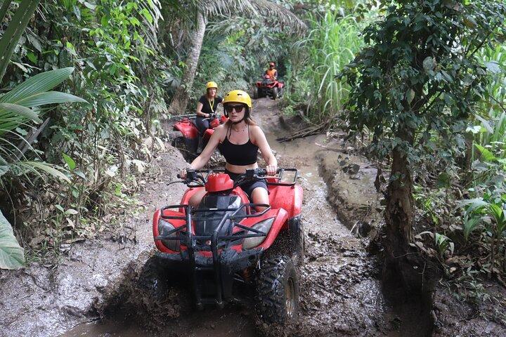 Paseo en quad por Bali y rafting en aguas bravas