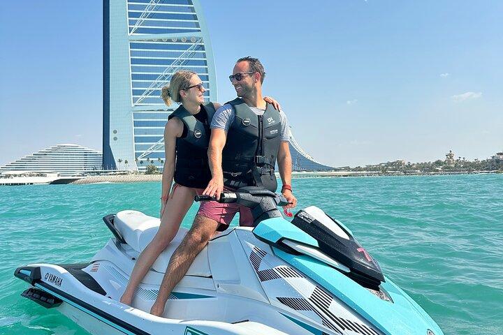 Burj Al Arab Jet Ski Ride voor 2. Gratis foto's & video's