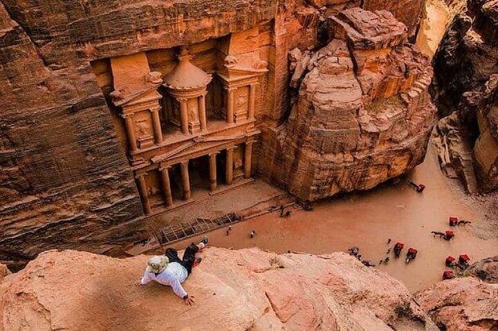 Excursión privada de 2 o 3 días desde Ammán a Petra Wadi Rum Mar Muerto