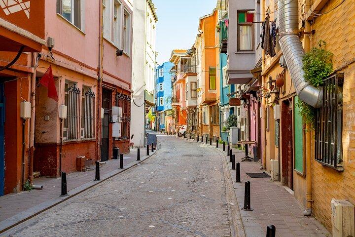 Istanbul's Hidden Bazaars: A City Walk at Your Pace