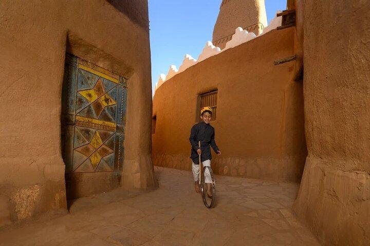 Steg in i historien En rundtur i Ushaiqer Heritage Village