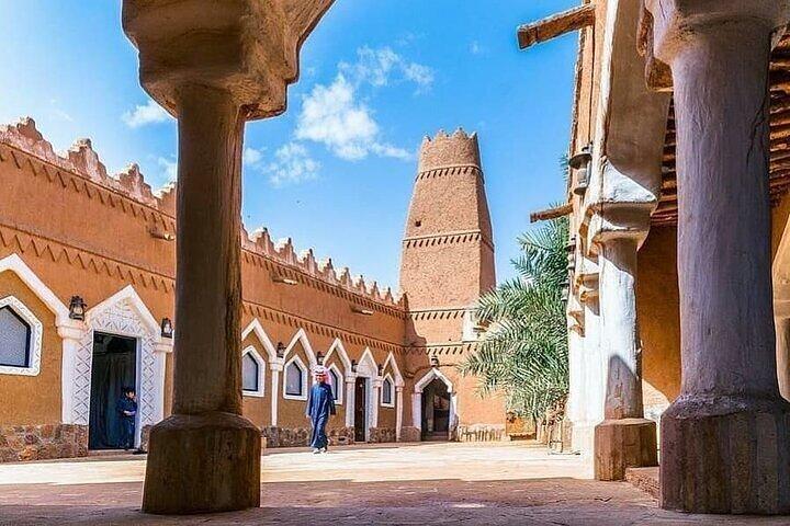 Steg in i historien En rundtur i Ushaiqer Heritage Village