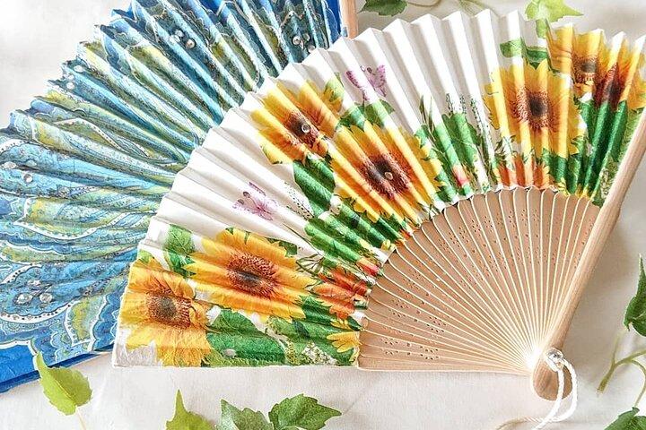 東京で日本の伝統文化の扇を作る