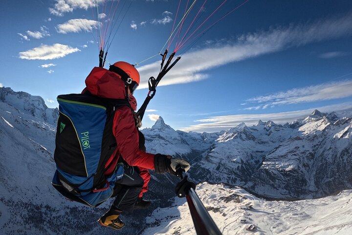 Paragliding bjerg flyvning