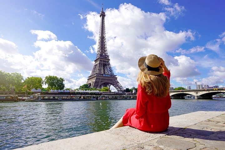 Paris Unlimited Pass: Museum Pass, Louvre, Eiffel Tower & Bus
