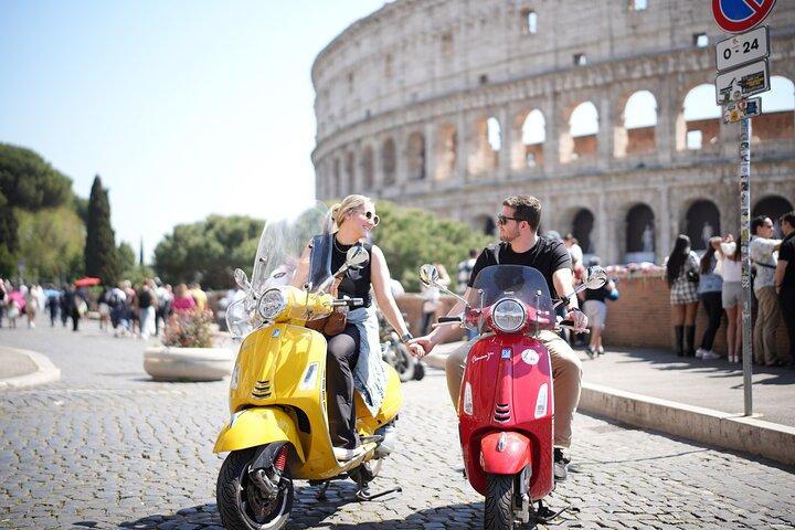 Verken Rome per Vespa met ophalen en afzetten