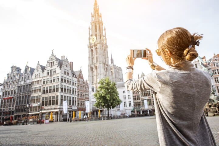 Private transfer from Amsterdam to Brussels, 2h Stop in Antwerp
