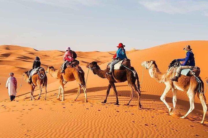 Tour nel deserto da Marrakech a Fez di 3 giorni con giro in cammello e campeggio di lusso