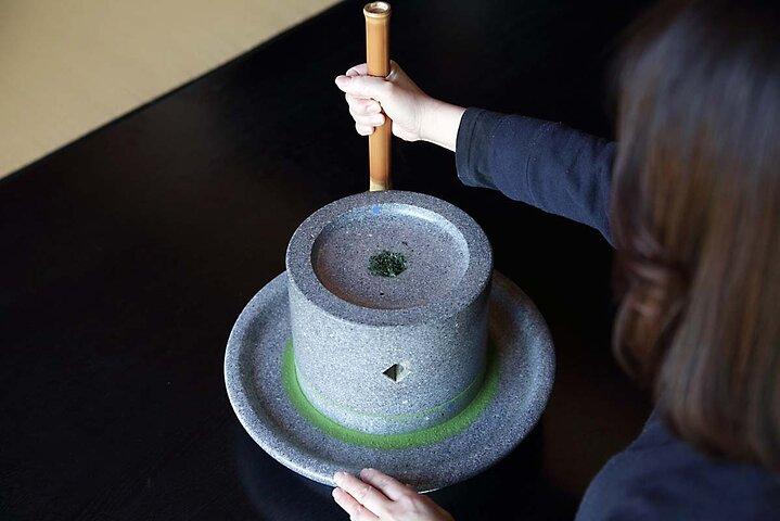 YokaBus Heritage in een kopje van een Yame Thee & Sake Proeverij Expeditie