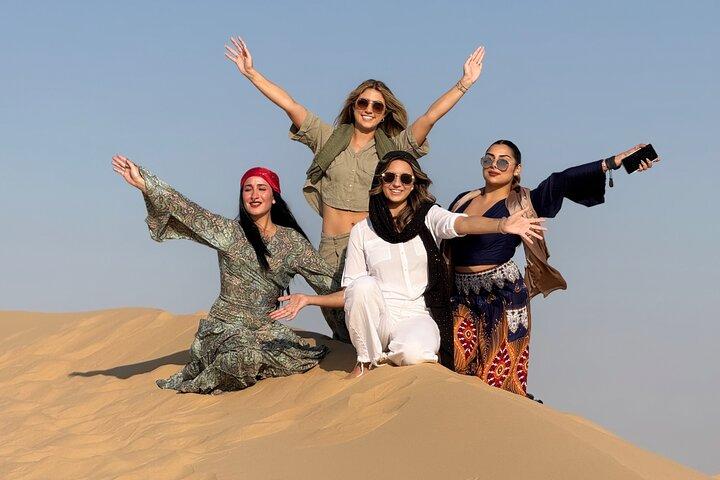 Tour Safari nel deserto di Abu Dhabi con cena a buffet barbecue e spettacolo dal vivo