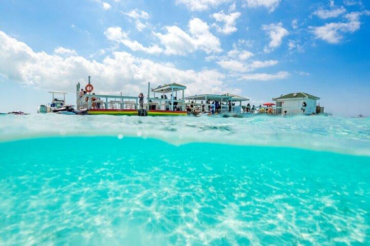 Tour del Noah's Ark Beach Club su un catamarano privato