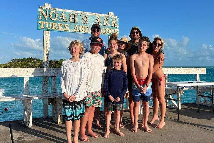 Tour del Noah's Ark Beach Club su un catamarano privato