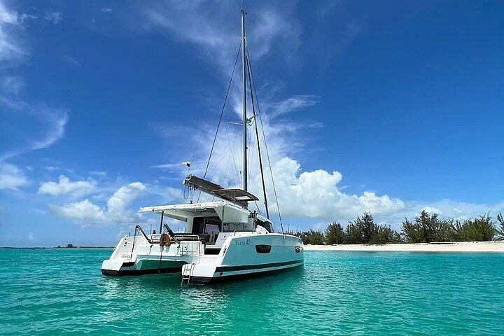 Tour del Noah's Ark Beach Club su un catamarano privato