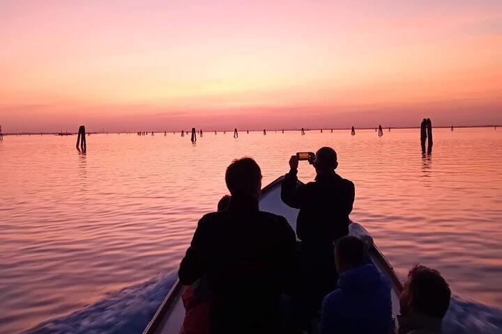 Experiencia privada de 5 horas en barco por la laguna veneciana con guía local.