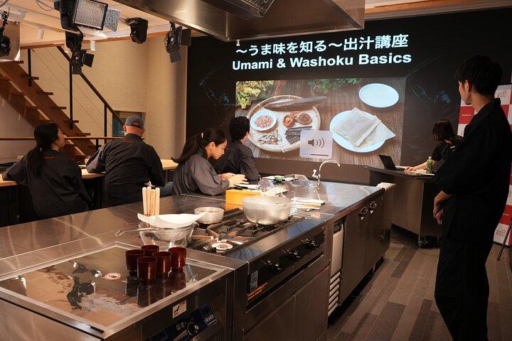 Upptäck Japanska Umami: Onigiri & Dashi Masterclass i Tokyo