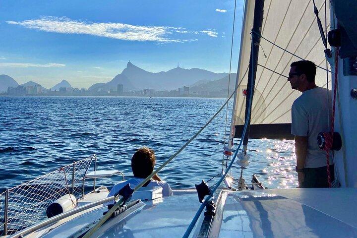 Tour Privado con Barbacoa en Catamarán a Vela - Velas do Rio