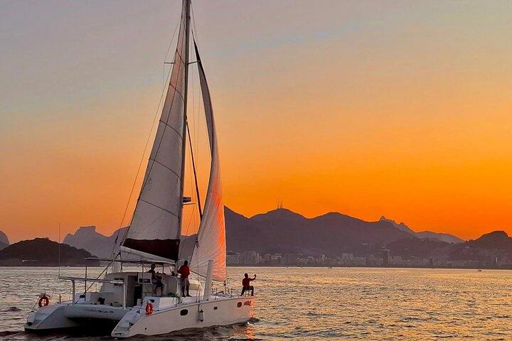 Passeio Privado com Churrasco em Catamarã à Vela - Velas do Rio