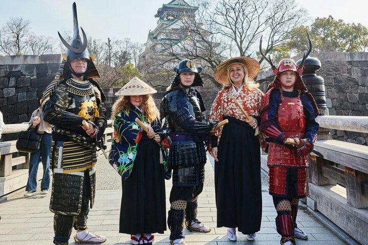 サムライ仕様の大阪城ガイド 甲冑姿のプライベートツアー Photo