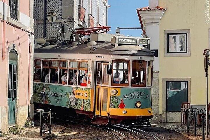 Privé Porto Tour naar Lissabon met stops: Nazare, Obidos & Aveiro