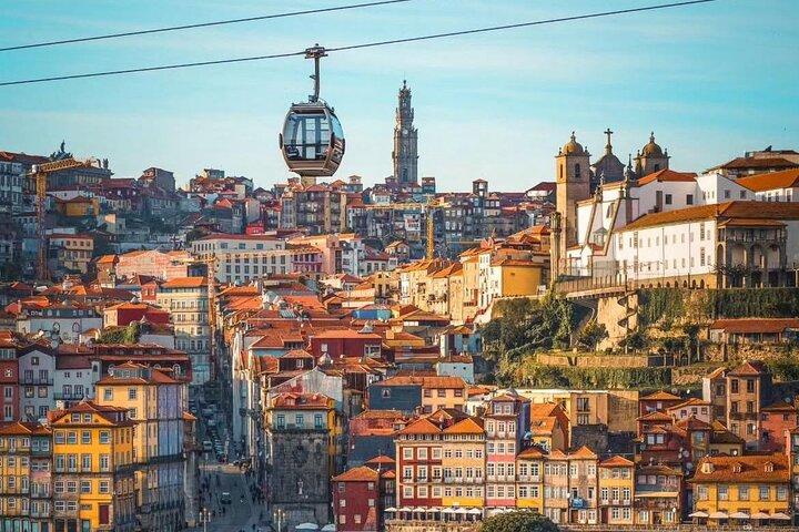 Privé Porto Tour naar Lissabon met stops: Nazare, Obidos & Aveiro