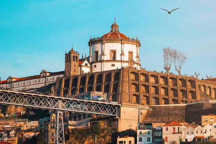 Privé Porto Tour naar Lissabon met stops: Nazare, Obidos & Aveiro