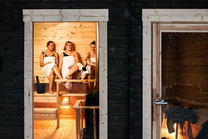 Rovaniemi Bastuvärld med bubbelpool, jacuzzi och kallpool