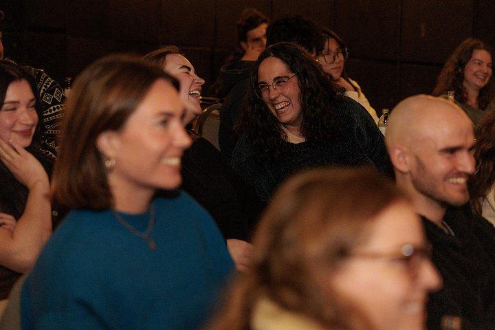 Fredag Funnies Engelska Komedi Showcase
