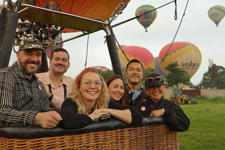 Volo in mongolfiera Teotihuacan, Colazione in grotta Pick up in CDMX