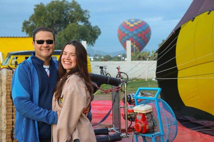 Volo in mongolfiera Teotihuacan, Colazione in grotta Pick up in CDMX