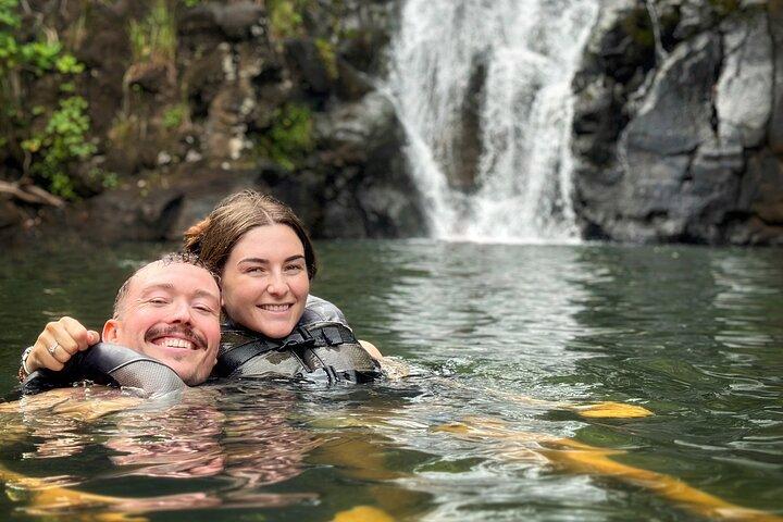 Oahu en un día : Cascada para grupos pequeños, Food Trucks, y Miradores