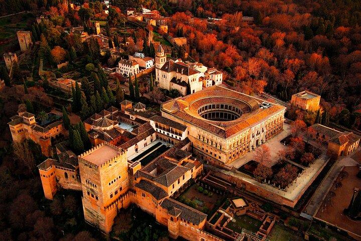 Alhambra- und Nasridenpalasttour ohne Anstehen in Granada