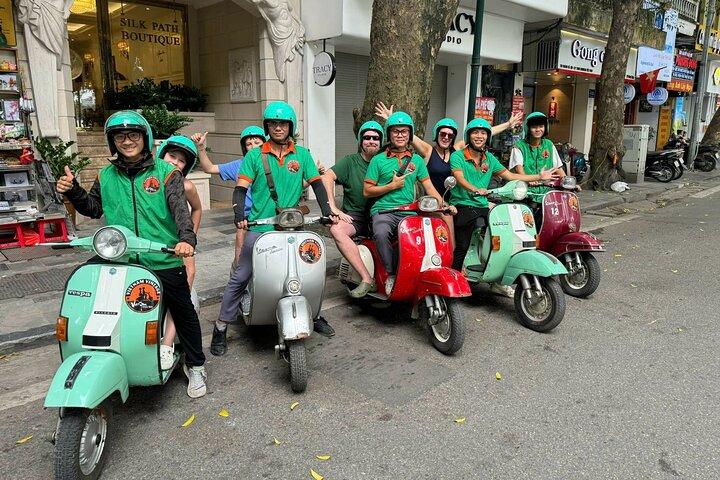 Hanoi Highlights: Lokales Essen + Kultur + Spaß auf einer Vintage Vespa