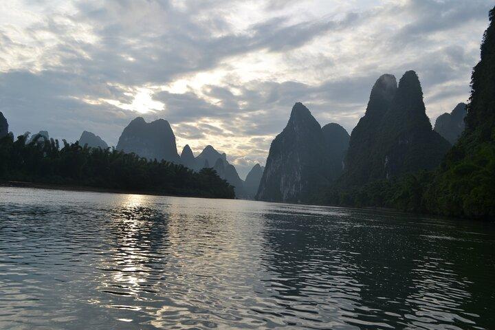Tour de un día por el río Li y la balsa de bambú