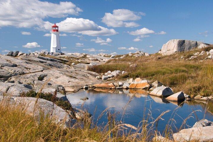 Halifax: Lunenburg, Mahone Bay & Peggy’s Cove by Private Car