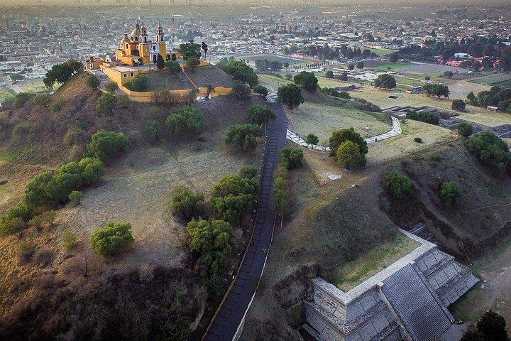 メキシコシティ発プエブラ、チョルラ、トナンツィントラ ツアー