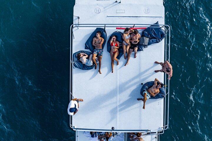 PUBLIC Pacific Lounge Catamaran - Tamarindo SUNSET ervaring