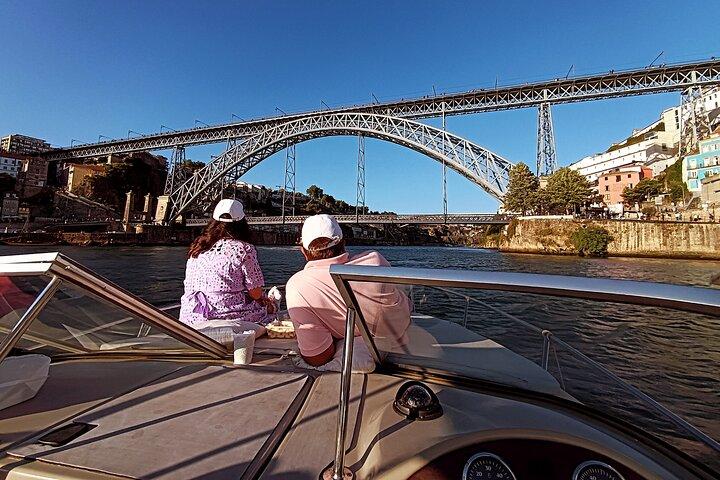 Porto Boat Tour – 6 Bridges, Ribeira & Estuary – Sunset Option
