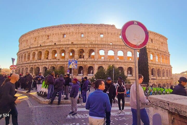 Tour of Colosseum, Roman Forum & Palatine Hill Experience