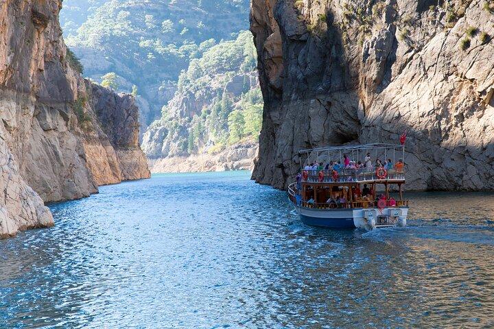 Visita guiada en crucero por el Cañón Verde y autobús cabrio