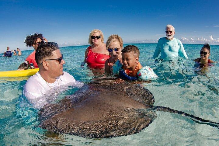 Charte privée de 3 heures sur Stingray City avec plongée en apnée