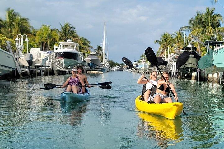 Kayak attraverso le foreste di mangrovie nelle Florida Keys