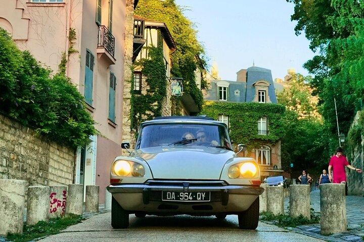 Romantische Tour durch Paris in einem französischen Oldtimer