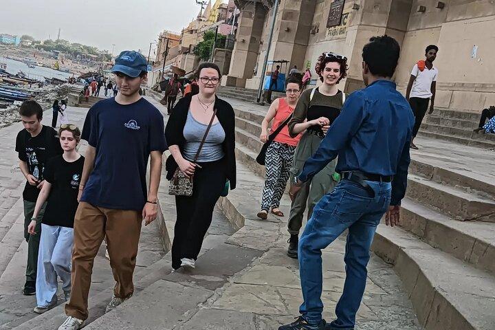 Hidden Varanasi Walking Tour: Ghats, Cremations & Vida Local