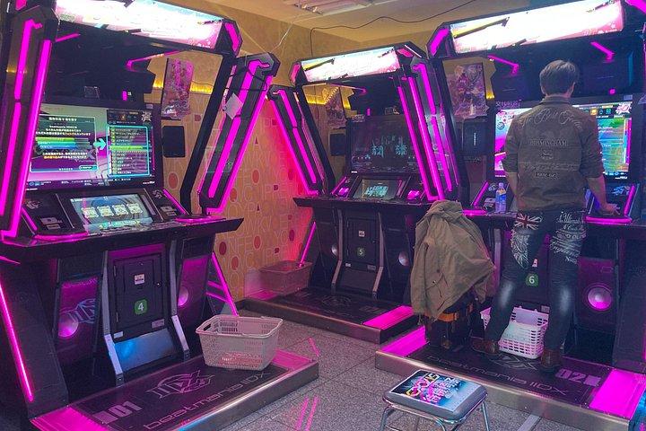 東京秋葉原アニメマンガビデオゲームとメイドカフェツアー