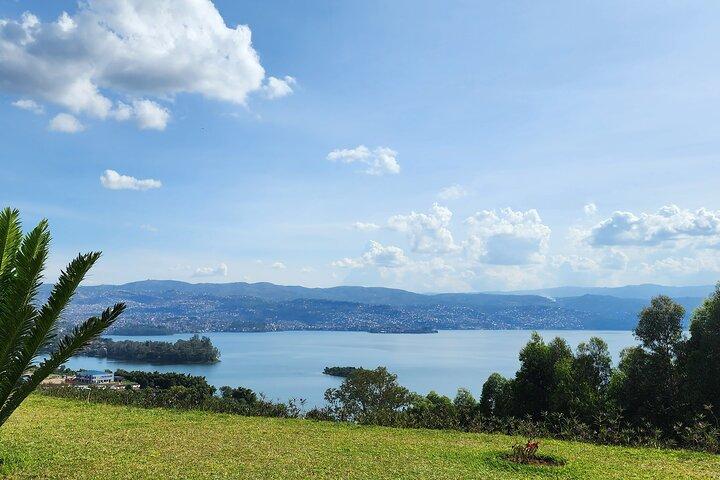 Trekking in gorilla di 3 giorni nel parco Kahuzi Biega e nel lago Kivu