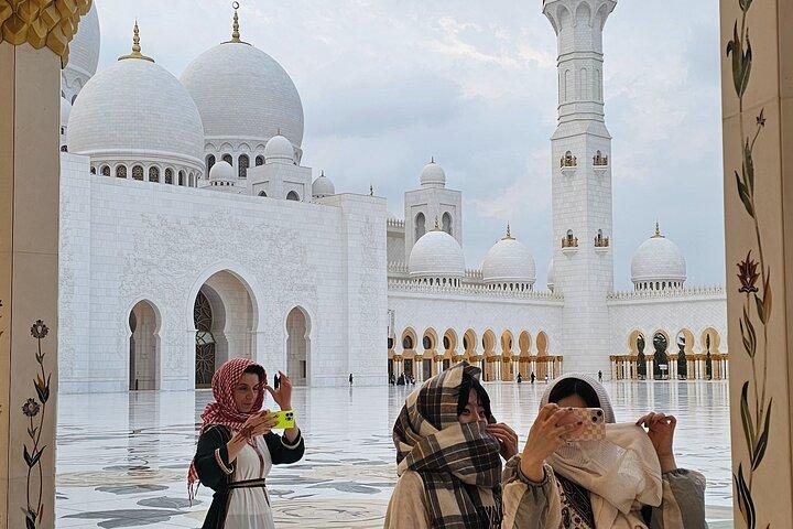 Private Abu Dhabi Stadtrundfahrt mit Abholung von Abu Dhabi oder Dubai